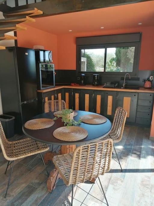 Gite Cosy Au Coeur Du Luberon Lagnes Eksteriør bilde